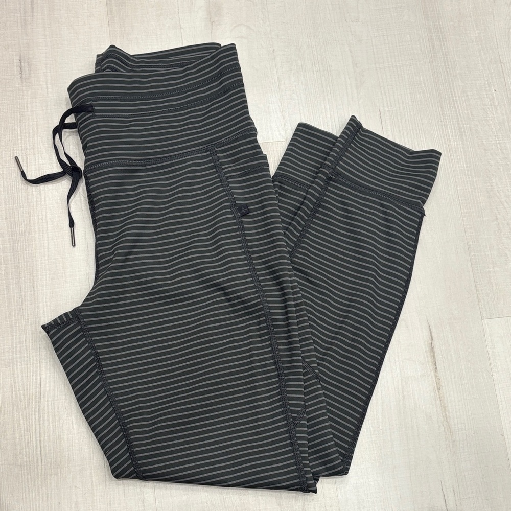 Halara Striped Black and Gray Legging/jogger size Large
